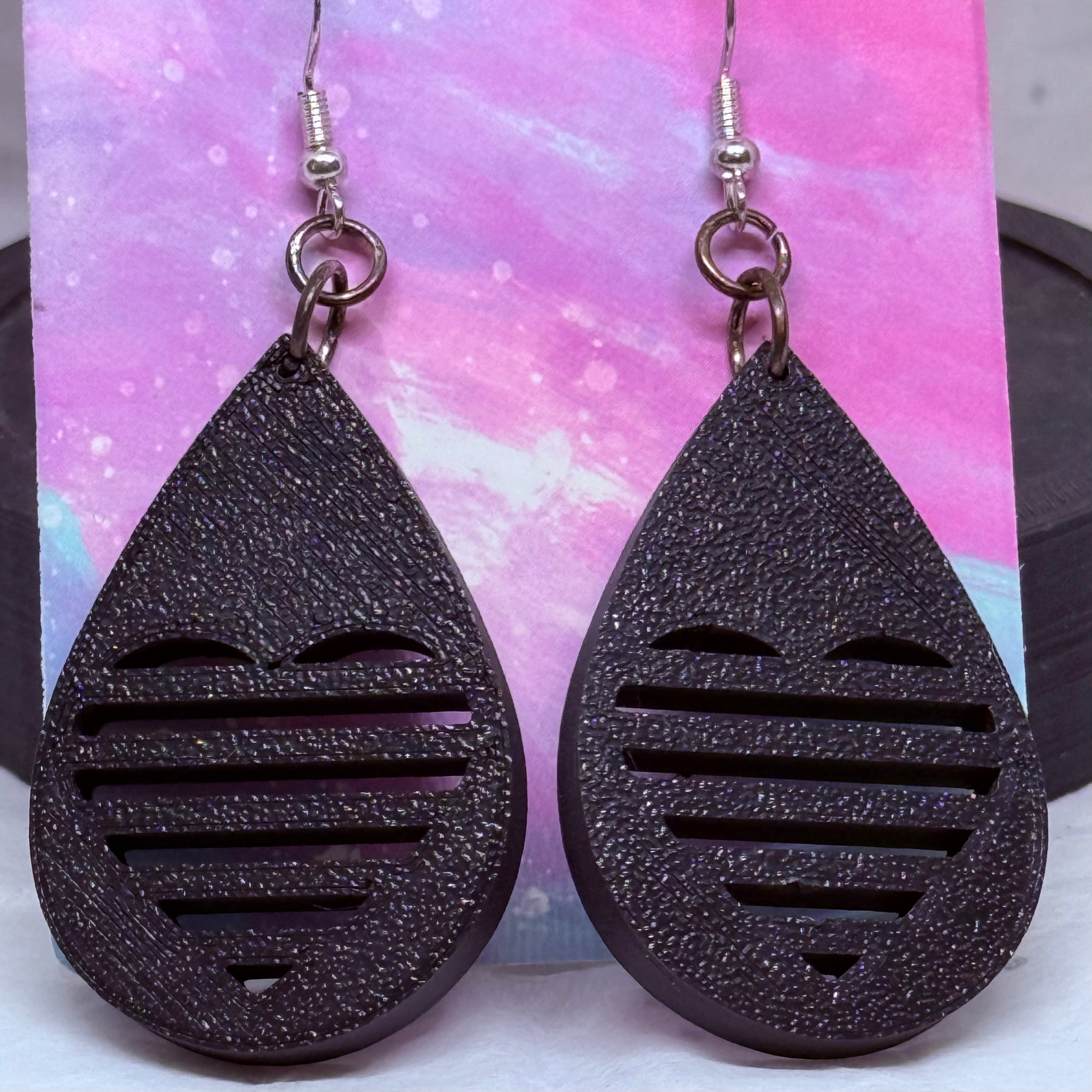 Teardrop Heart Earrings (Black)